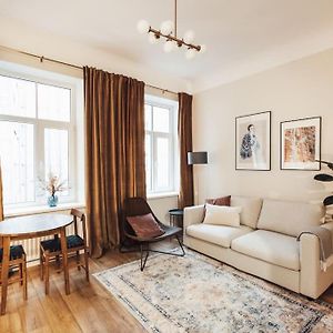 Newly Renovated Cozy 2 Bedroom Apartment