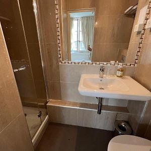 Chambre Simple au Deuxième Étage