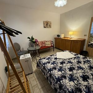 Studio Lit King-Size