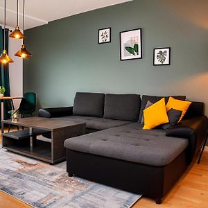 Smart Home - Essen - Perfect For 5 Guests! Central - Balcony - Netflix - Free Parking Zone