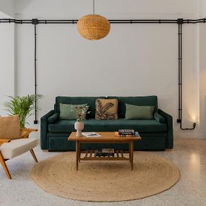 Large, Stylish & Super Central Studio