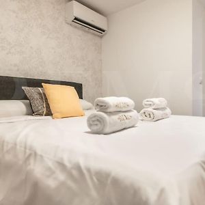 Central Apartment With Private Patio By Rems