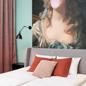 Appartement Suite à 3 Chambres à Coucher
