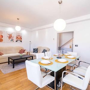 Appartement à 2 Chambres à Coucher
