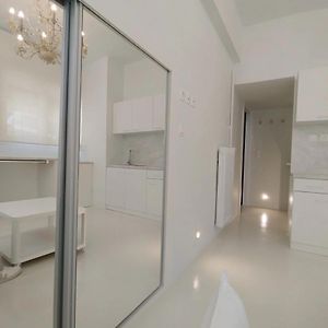 Stylish Small Apartment In Pagkrati Close To Metro