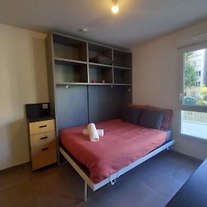 Studio Lit King-Size