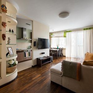 Appartement à 2 Chambres à Coucher