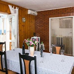 Appartement à 3 Chambres à Coucher