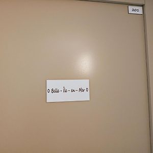 Studio Lit King-Size