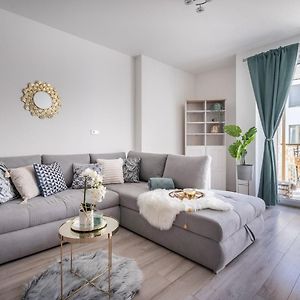 Premier Pest Side Apartment