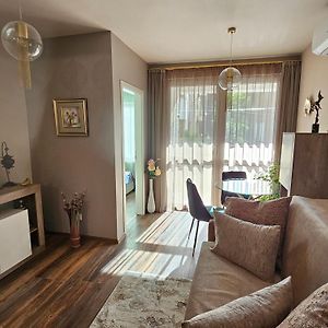 Bright Inn - Holiday & Business Apartment