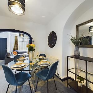 Charming Apartments - Cosy Retreat - Short Drive To City Centre - Free Parking