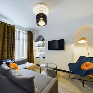 Charming Apartments - Cosy Retreat - Short Drive To City Centre - Free Parking