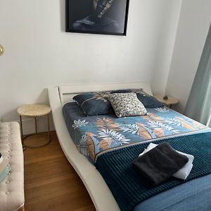 Guest Room Nearby Champs Elysees
