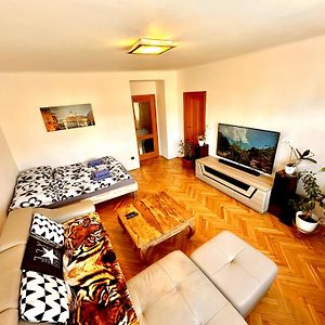 Appartement à 2 Chambres à Coucher