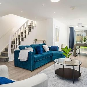 Spacious 4Bed Home, Sleeps 10, Pool Table, Parking, Perfect For Groups