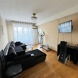 Appartement à 2 Chambres à Coucher