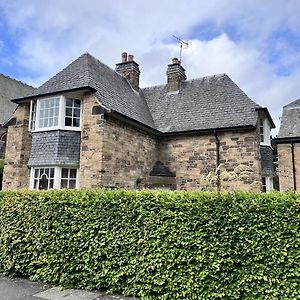 Private Bedroom In Detached Home In Newington