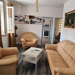 Appartement à 3 Chambres à Coucher