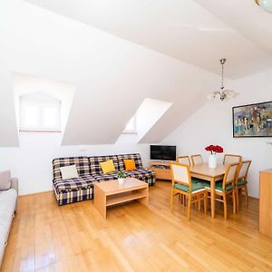 Appartement à 2 Chambres à Coucher