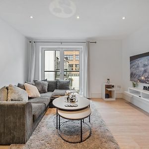 2 Bedroom Apartment In Kings Cross, London, N1