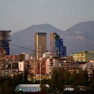 City View Apartment By Lake