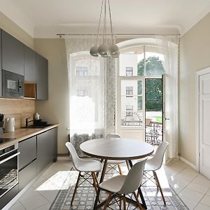 Appartement à 2 Chambres à Coucher