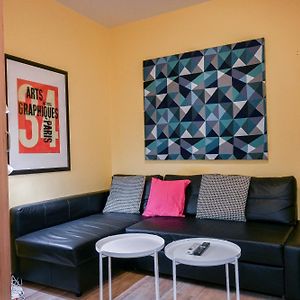 Studio Lit Queen-Size