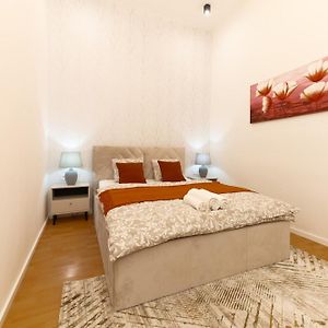 Superior N' Cozy Mozsar 6 Suite In The Heart Of Budapest