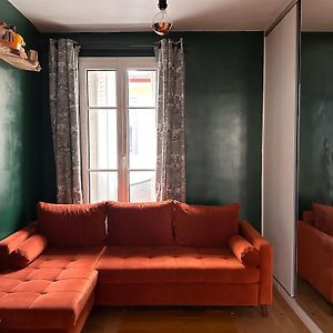 Art House Bastille 2 Bed Apartment W Balcony, 11Eme Super Trendy Neighbourhood