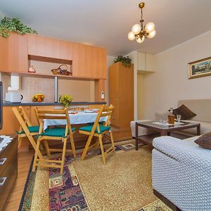 Appartement à 2 Chambres à Coucher
