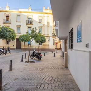Nine O'Clock Castellar By Valcambre