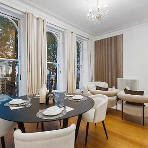 Appartement de Luxe à 2 Chambres à Coucher