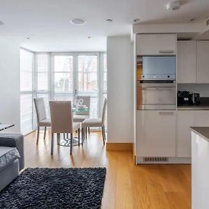 Modern 2Br And Elevator C-London