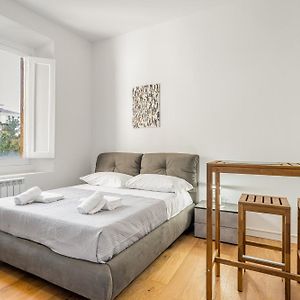 Studio Lit King-Size
