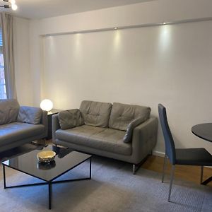 Appartement à 2 Chambres à Coucher