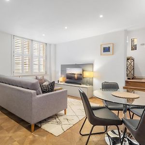 Appartement de Luxe à 2 Chambres à Coucher