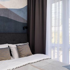 Navy Studio City Center Sienna
