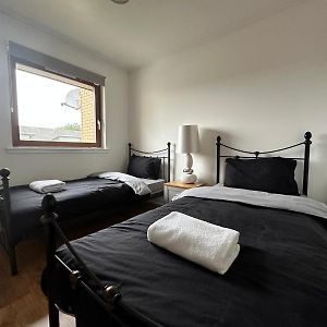 2 Bed Entire Upper Cottage Flat In Central Glasgow