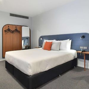 Chambre Accessible aux Personnes à Mobilité Réduite Lit King-Size