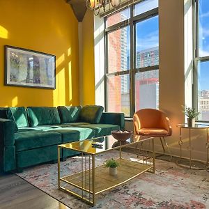 Spacious 2Br Vacation Rental With City View, Optional Parking And Gym Near Mccormick Place & Downtown Chicago Attractions