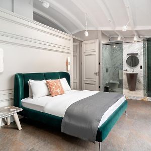 Ra Apartments