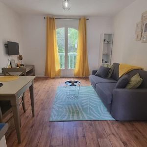 Studio Lit King-Size