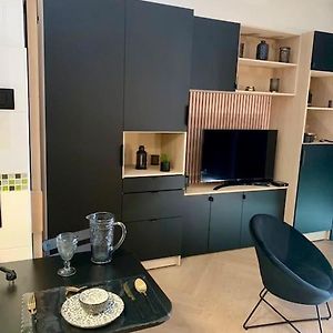 Studio Lit King-Size