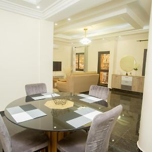 Appartement à 2 Chambres à Coucher