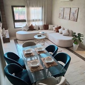 Appartement de Luxe à 2 Chambres à Coucher