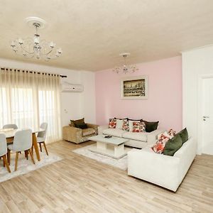 Appartement à 3 Chambres à Coucher