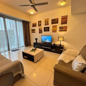 8 Klcc 5 Minutes To Jalan Alor Street Bukit Bintang Pavilion 10 Pax 3R2B