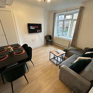Chic 3 Bedroom Flat Ontower Bridge