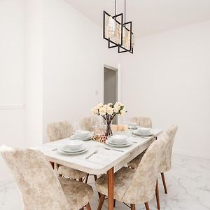 Appartement à 3 Chambres à Coucher